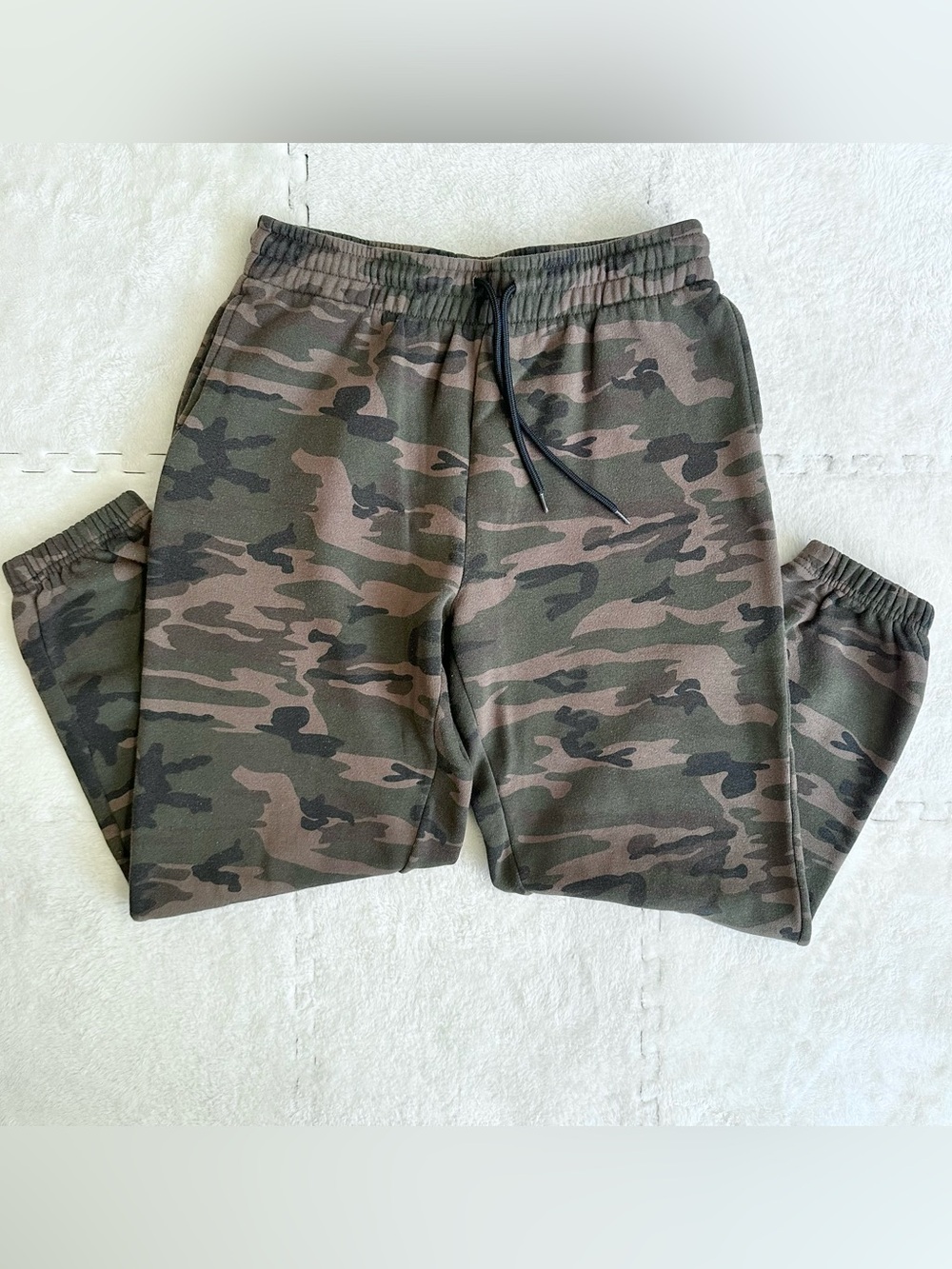 Forever 21 green camoflouge sweatpants, size medium